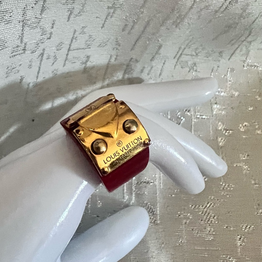 Louis Vuitton Red Berg Lock Me Ring
